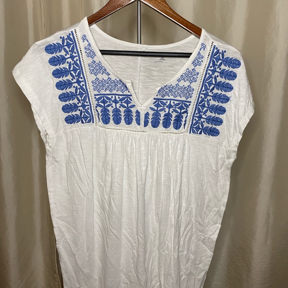GAP Embroidered top